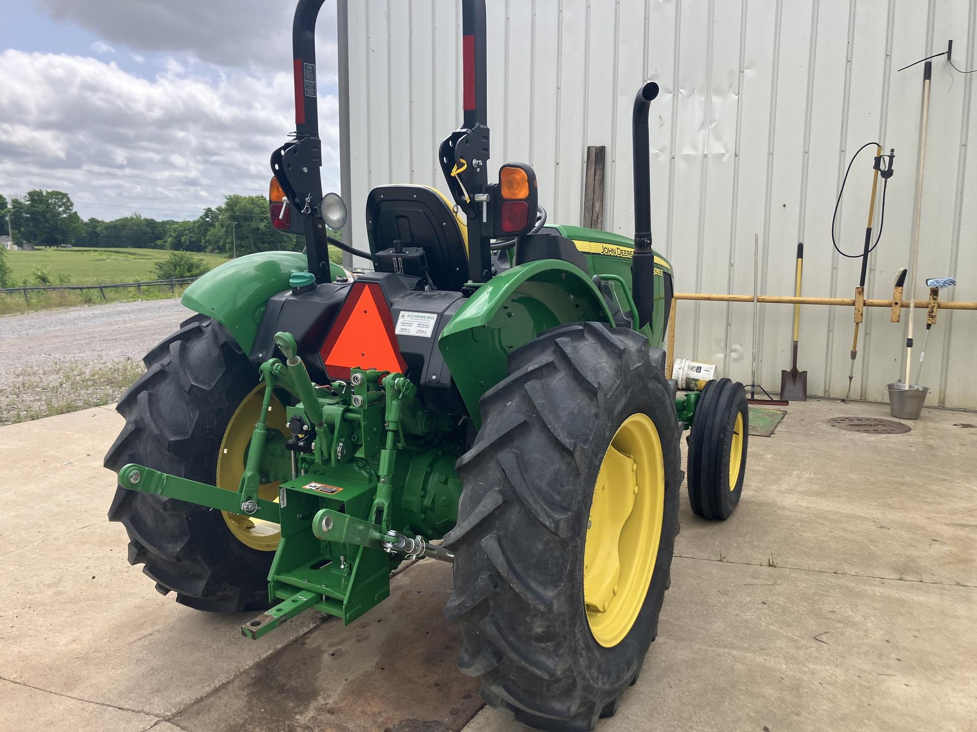 2022 John Deere 5055E Image
