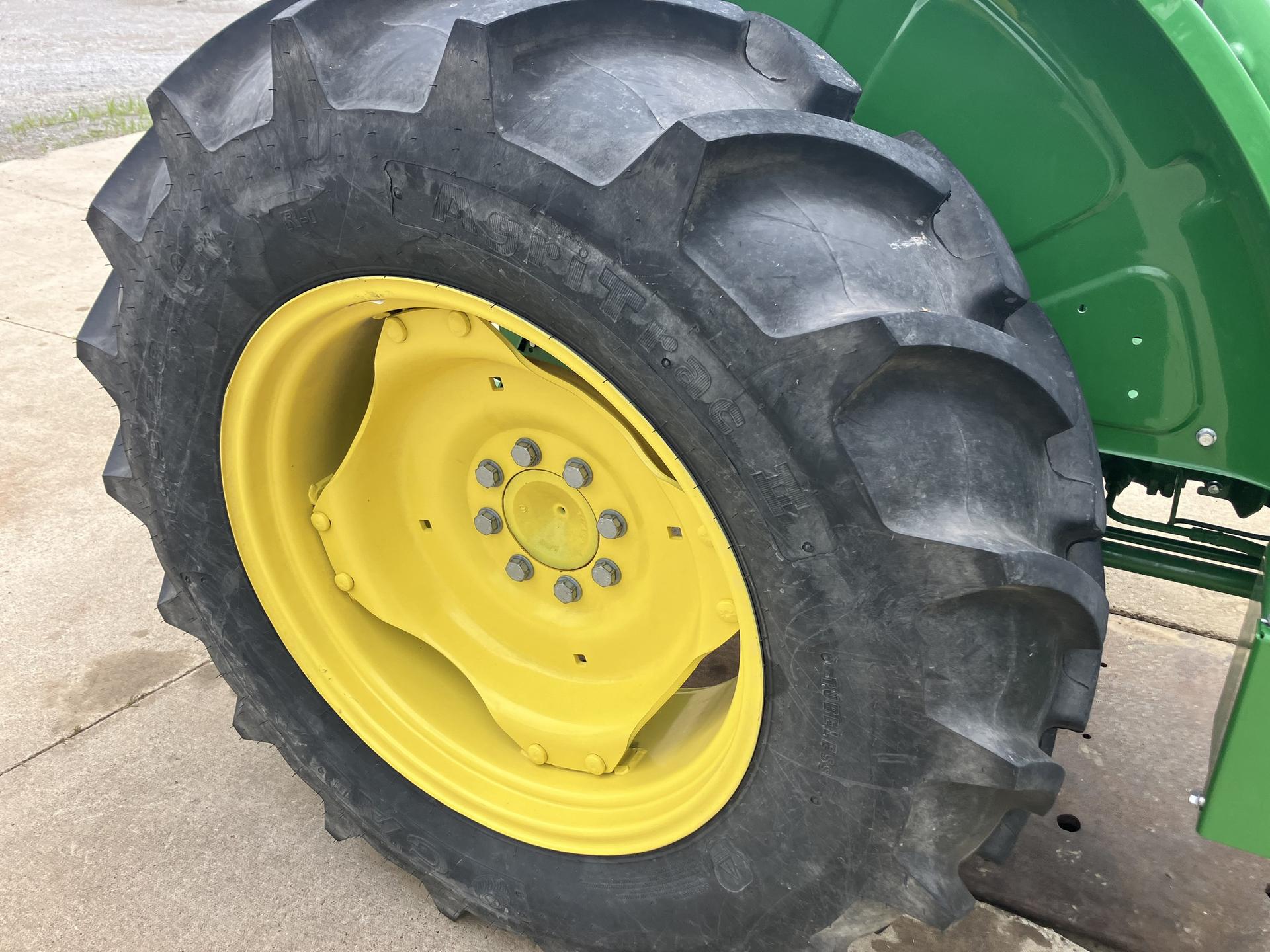 2022 John Deere 5055E Image