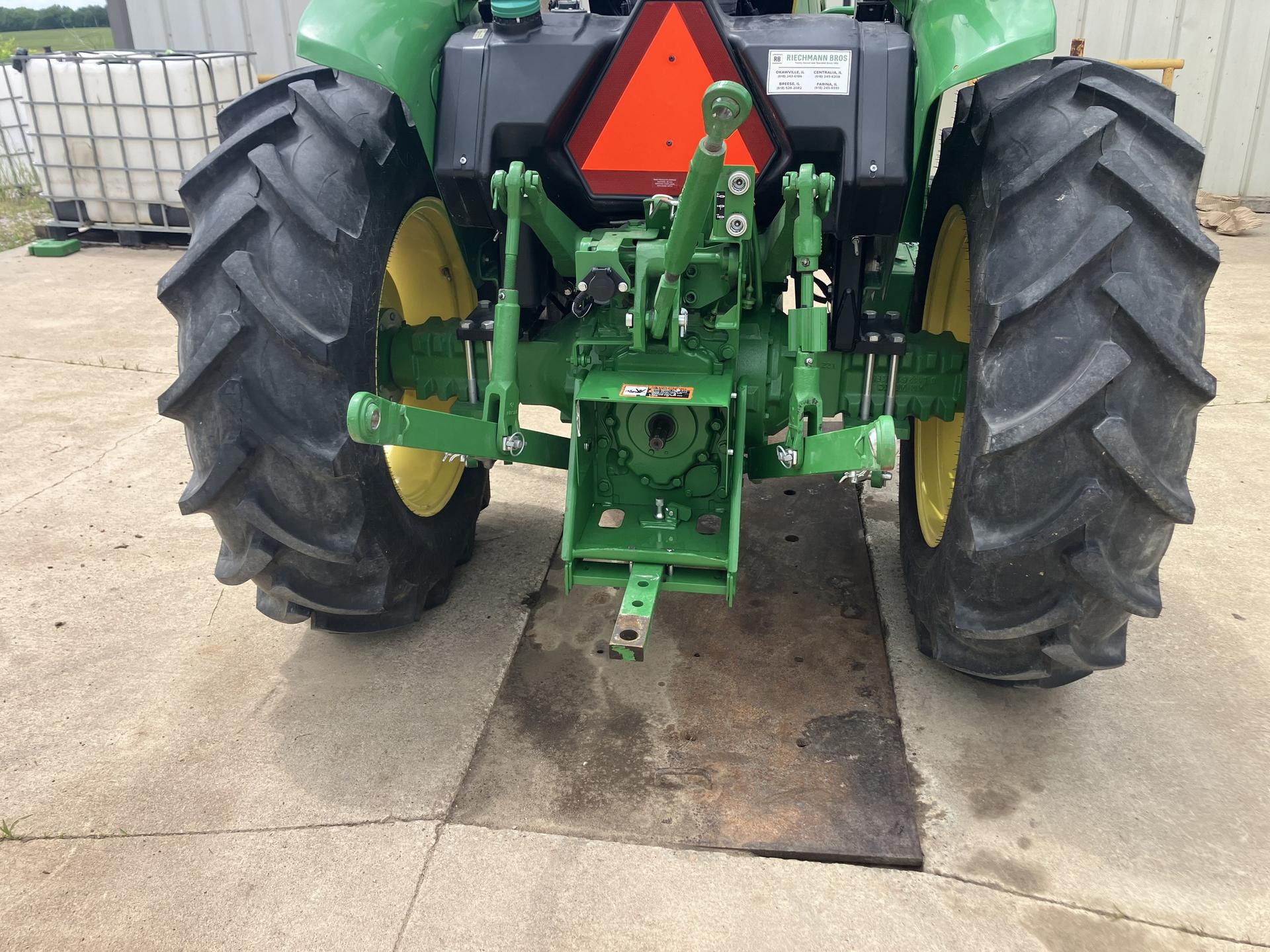 2022 John Deere 5055E Image