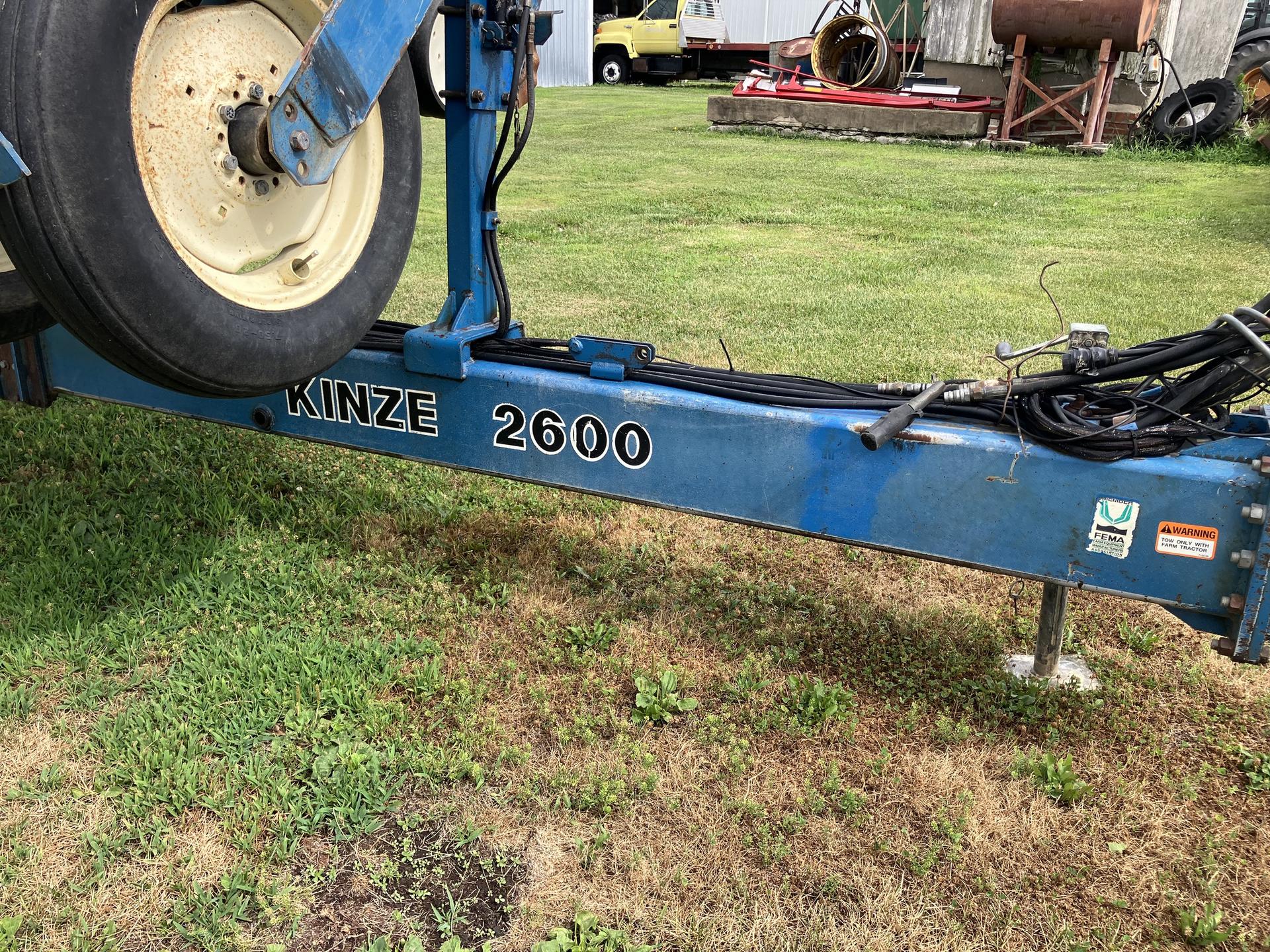 1996 Kinze 2600 Image