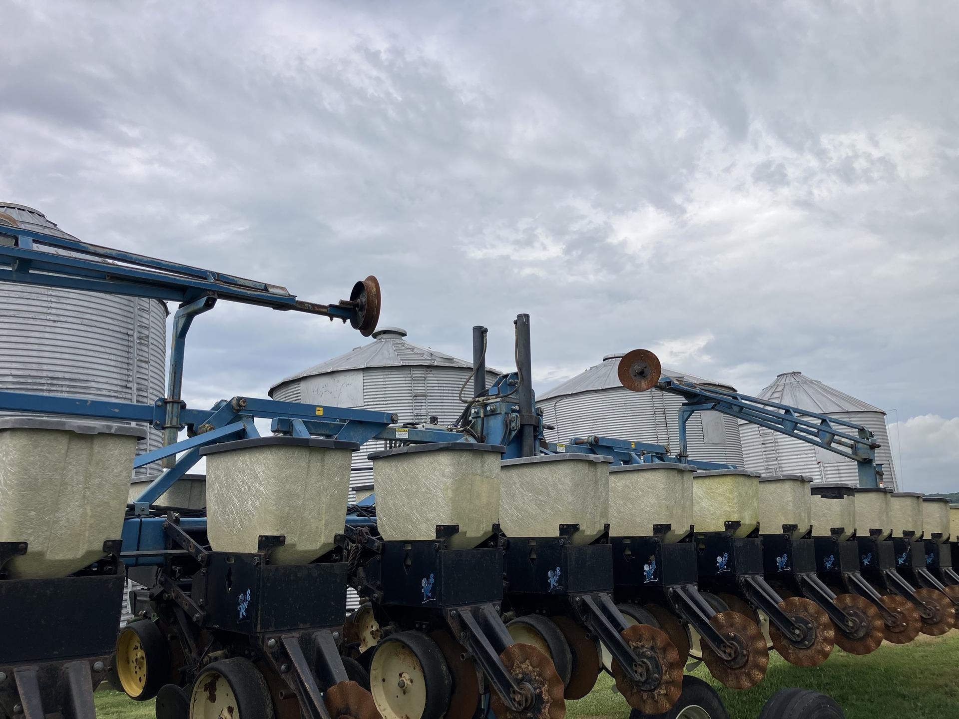 1996 Kinze 2600 Image