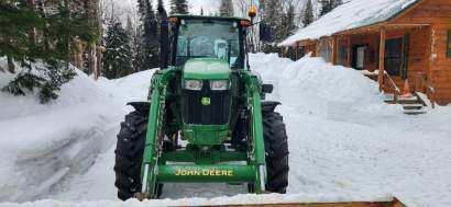 2016 John Deere 6120E Image