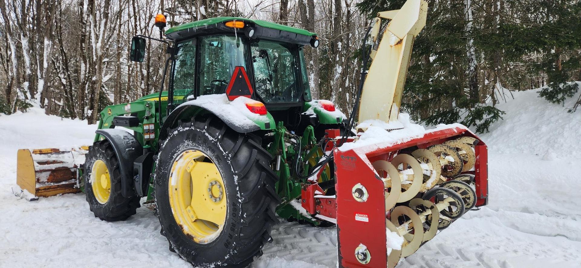2016 John Deere 6120E Image