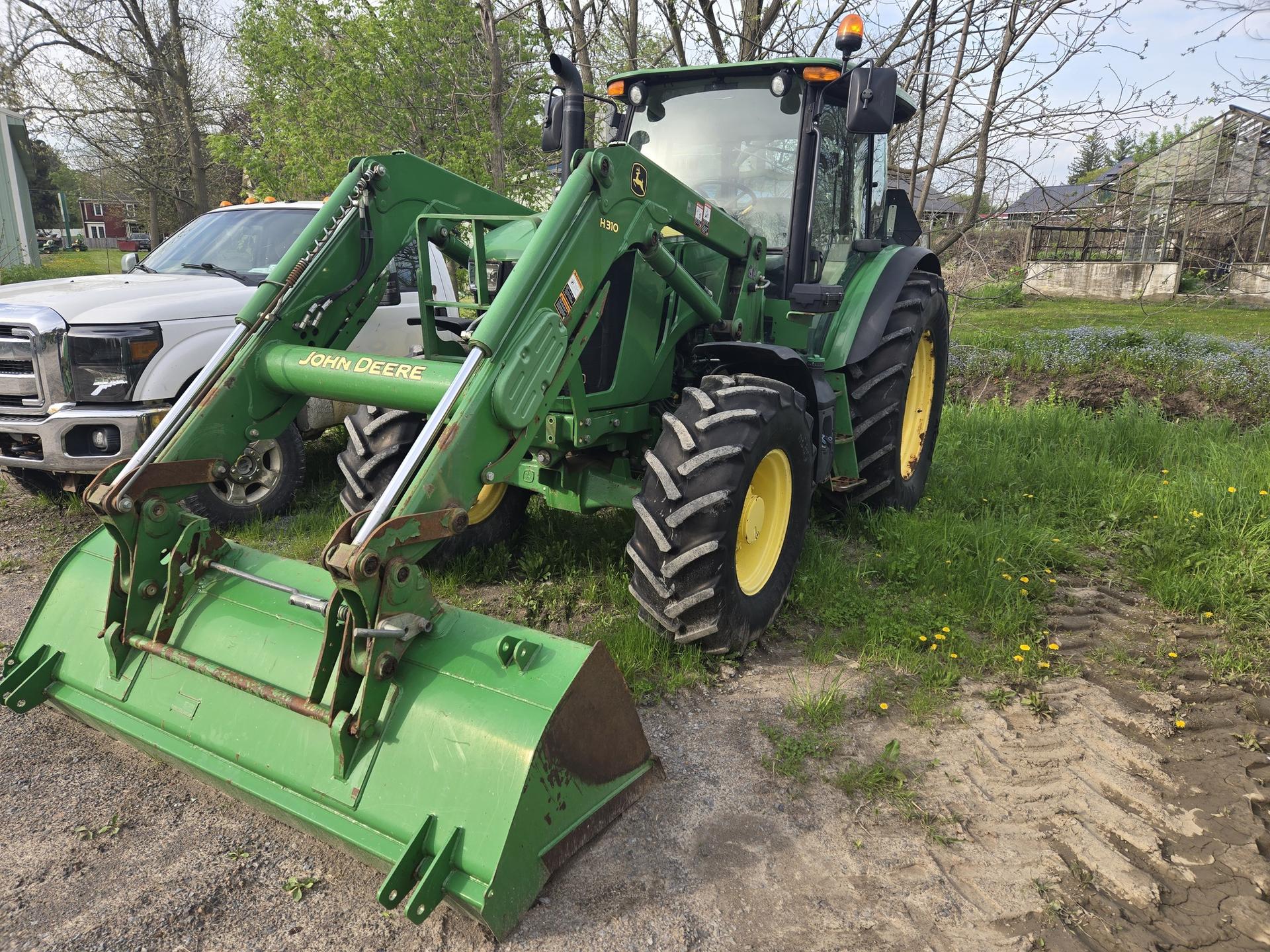 2016 John Deere 6120E Image