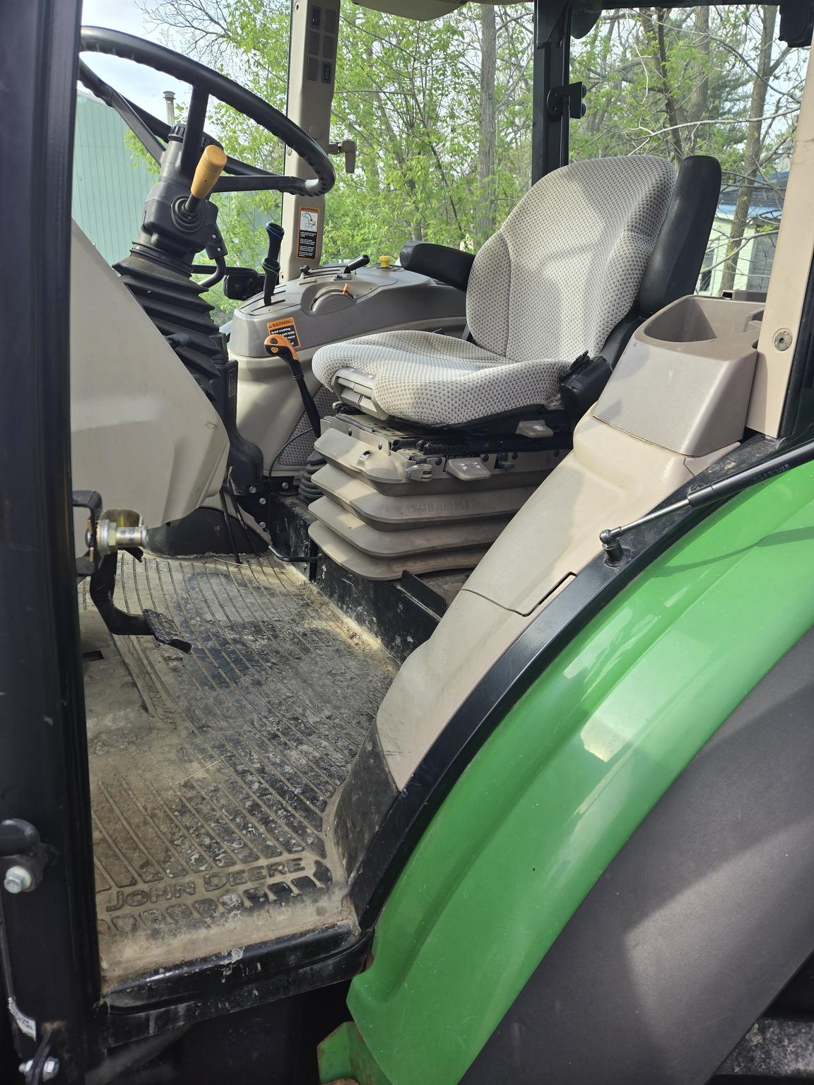 2016 John Deere 6120E Image