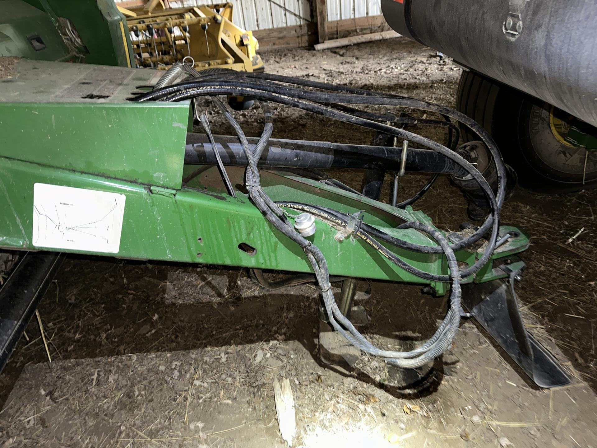 2013 John Deere 569 Premium Image