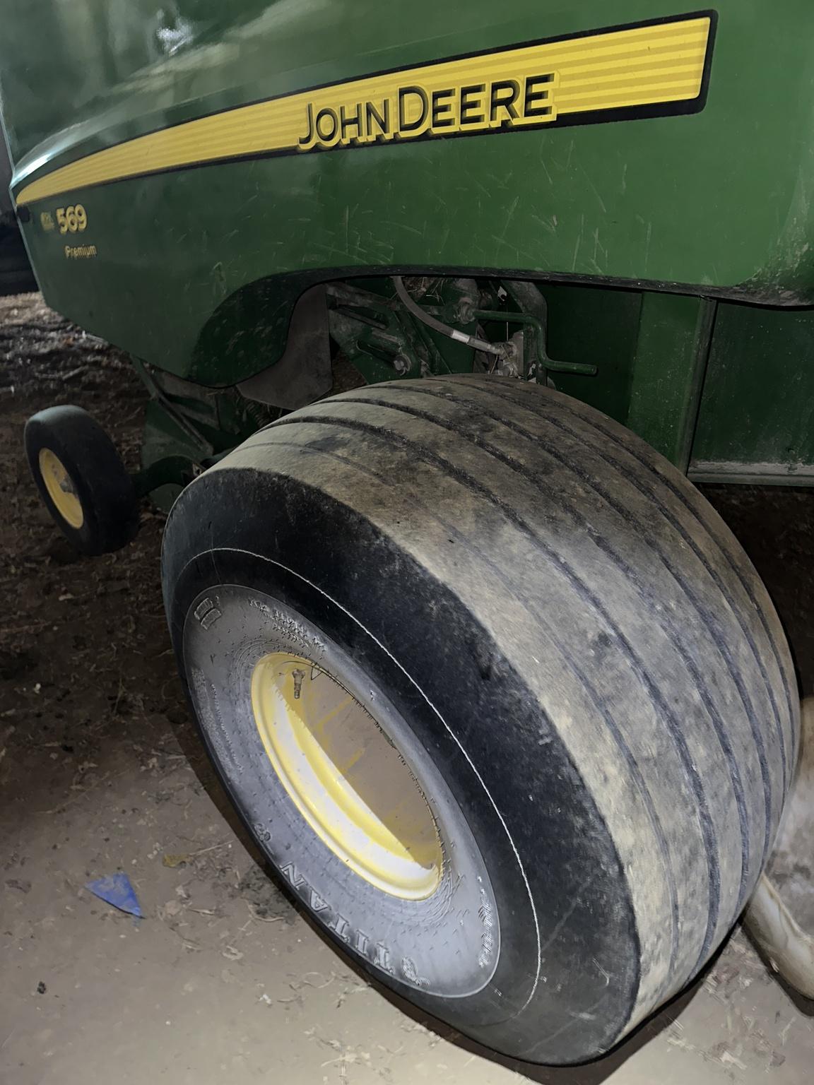 2013 John Deere 569 Premium Image