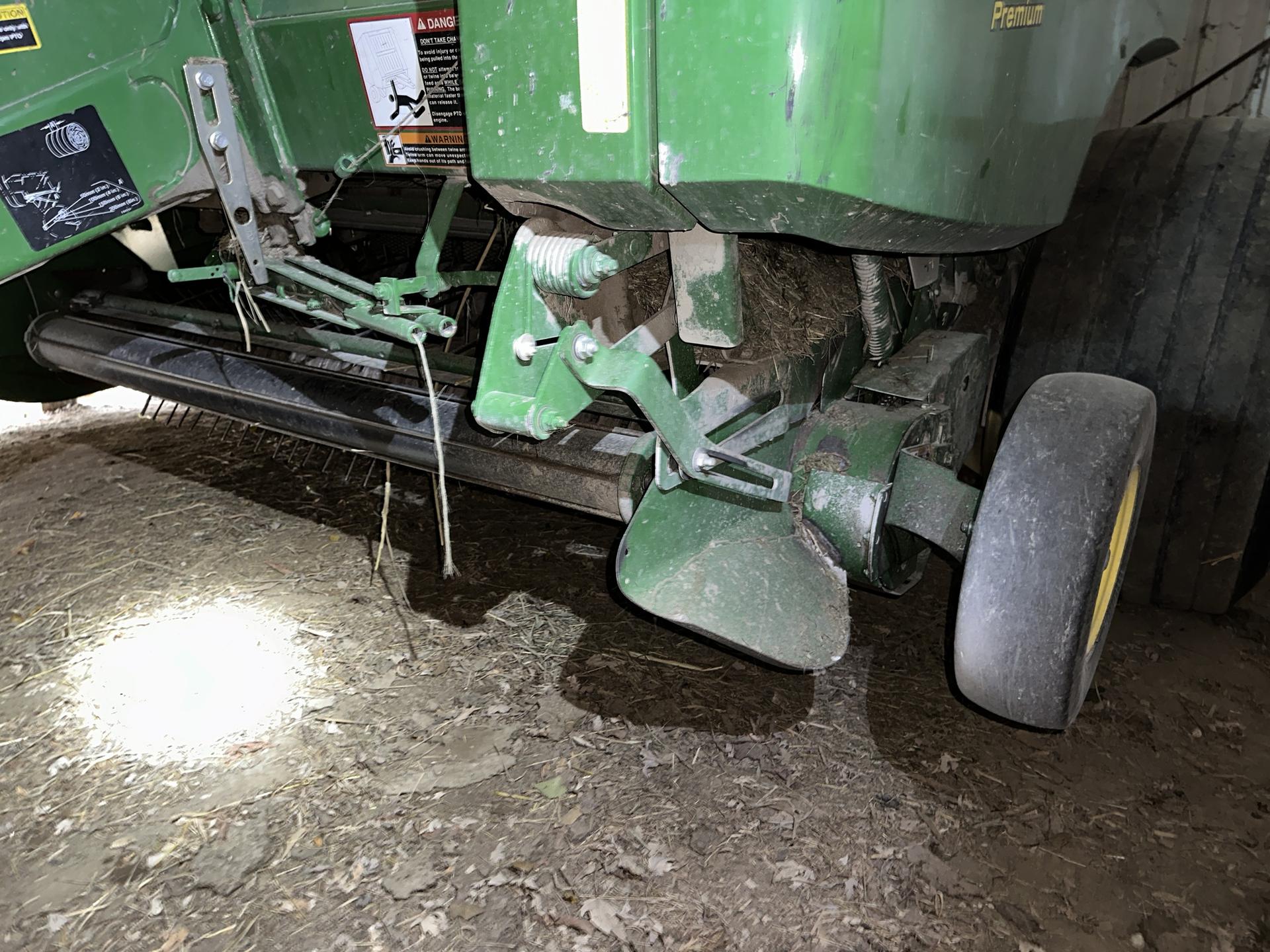 2013 John Deere 569 Premium Image