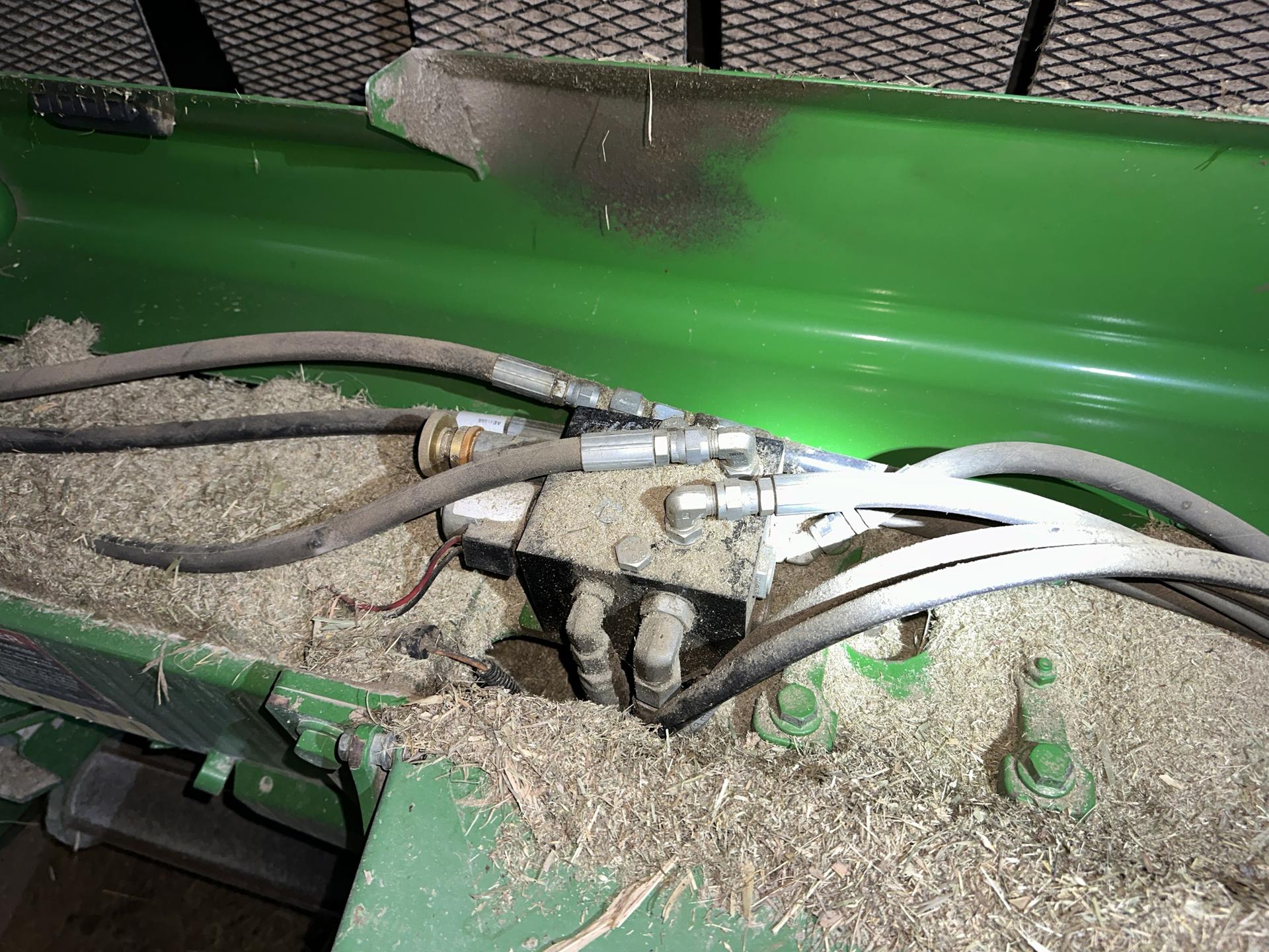 2013 John Deere 569 Premium Image