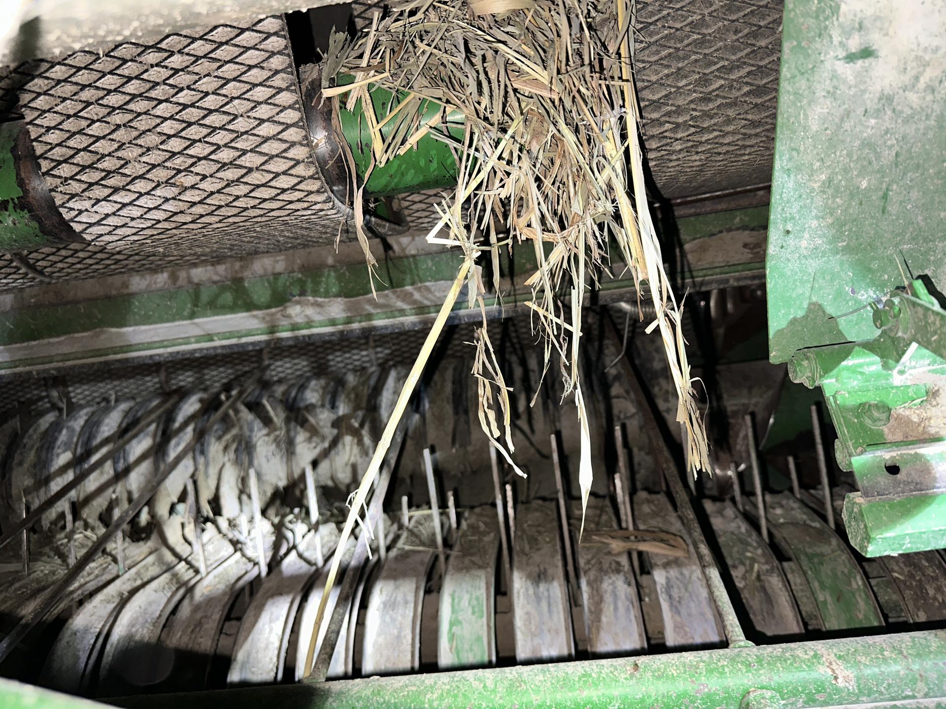 2013 John Deere 569 Premium Image