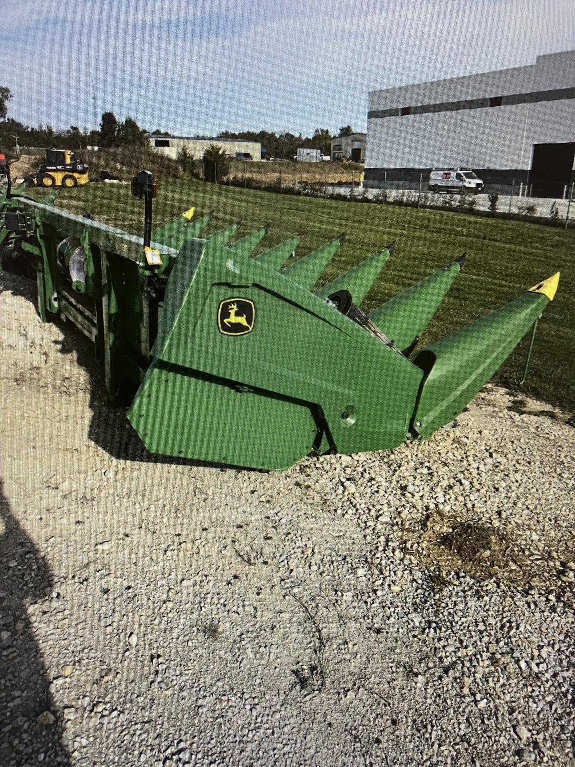 2022 John Deere C8R Image