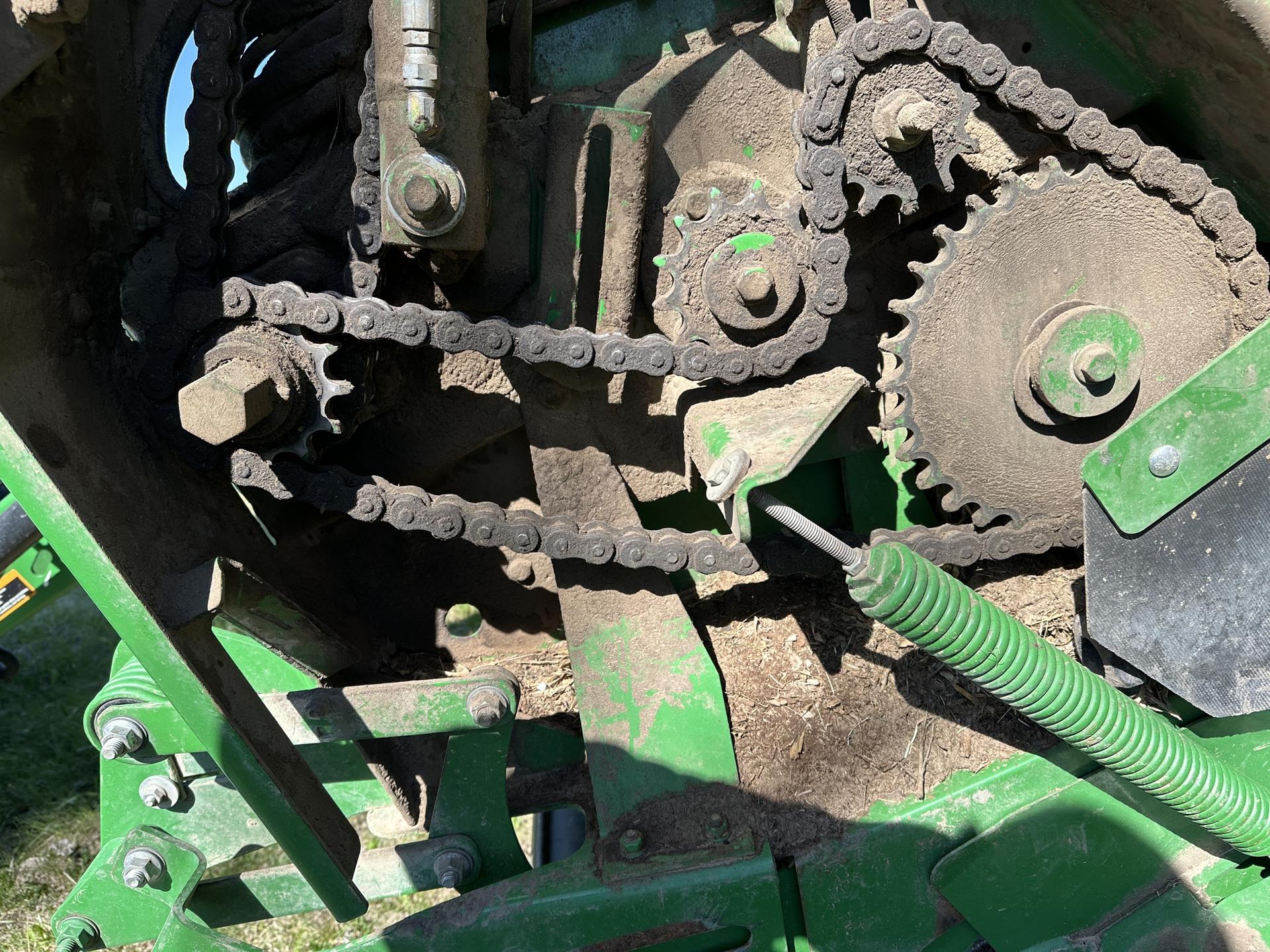 2019 John Deere 560M Image