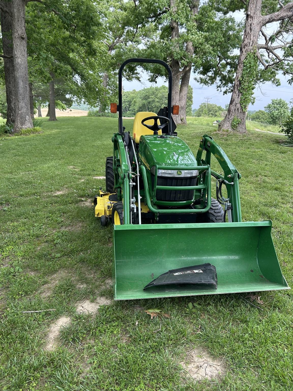 2010 John Deere 2305 Image