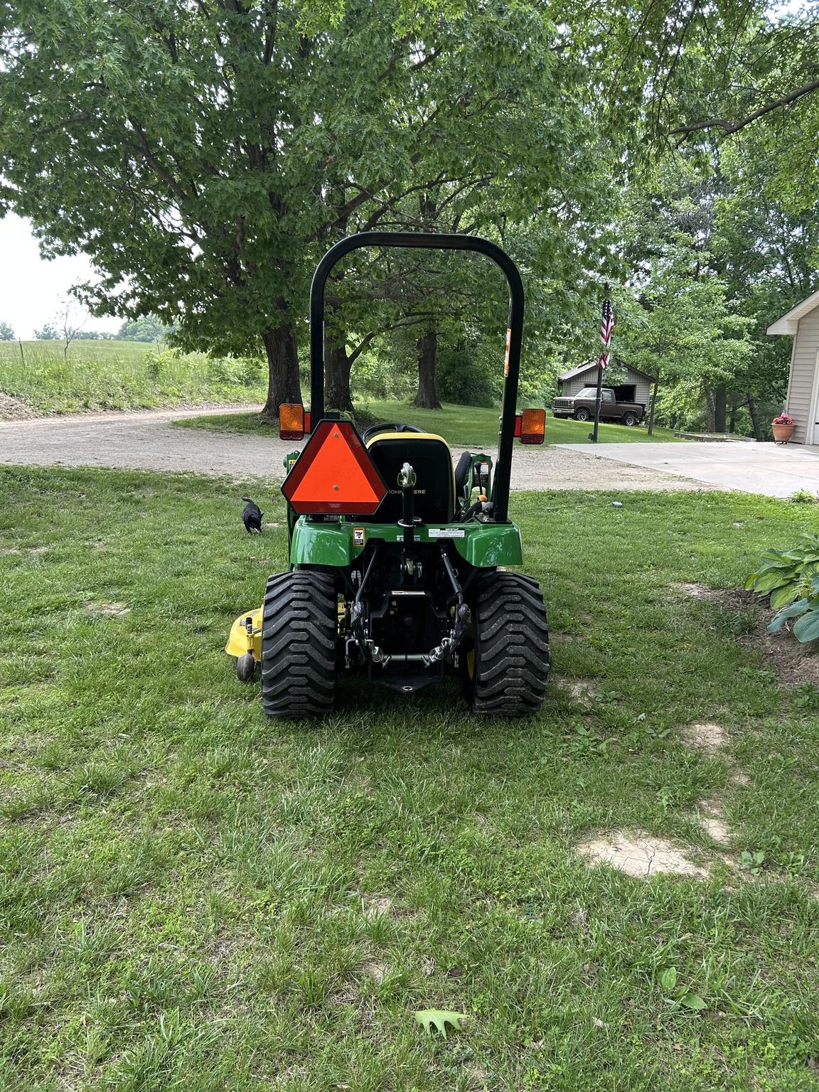 2010 John Deere 2305 Image