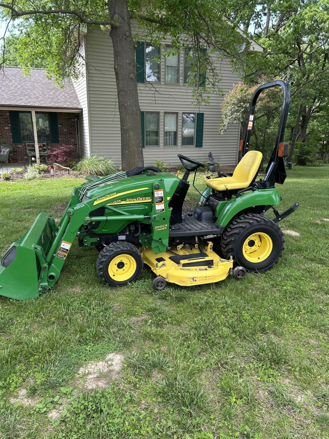 2010 John Deere 2305 Image