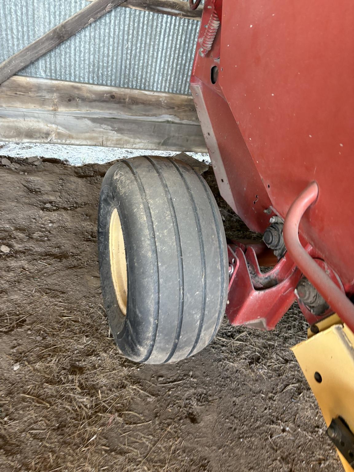 2003 New Holland BR770 Image