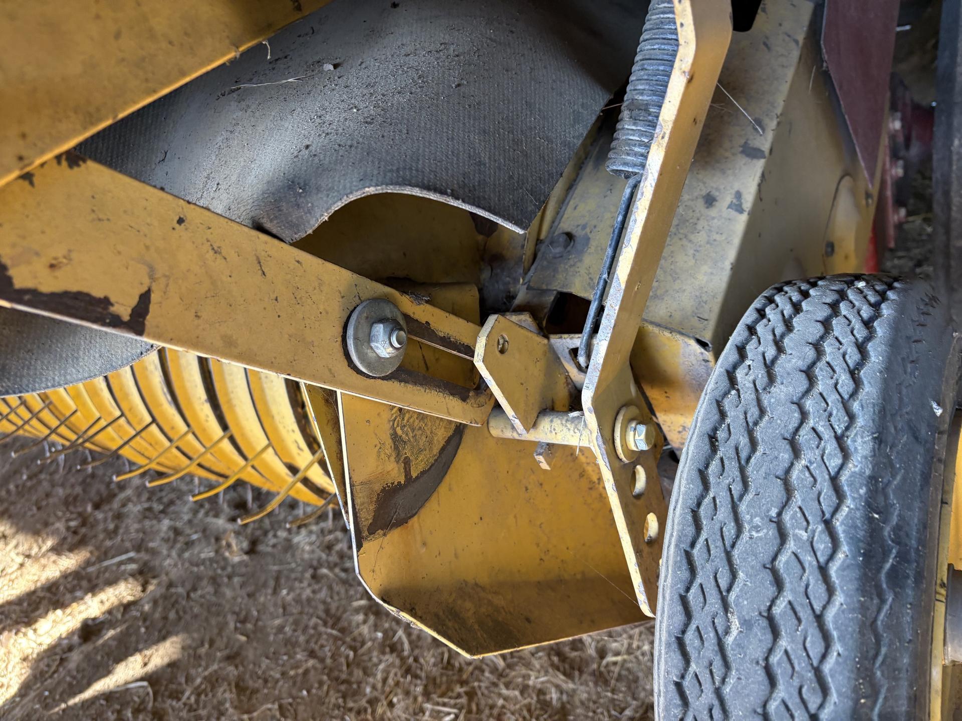 2003 New Holland BR770 Image