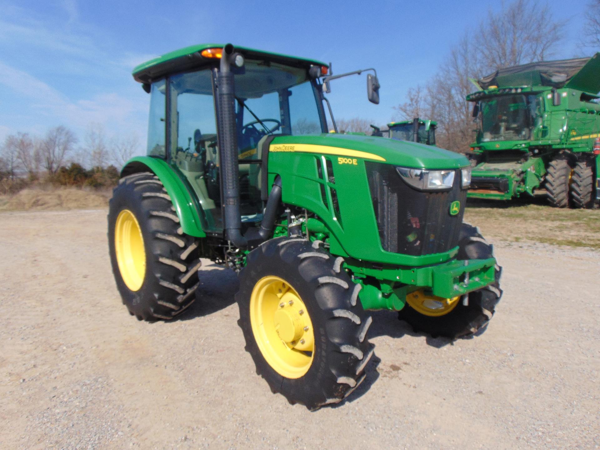 2014 John Deere 5100E Image