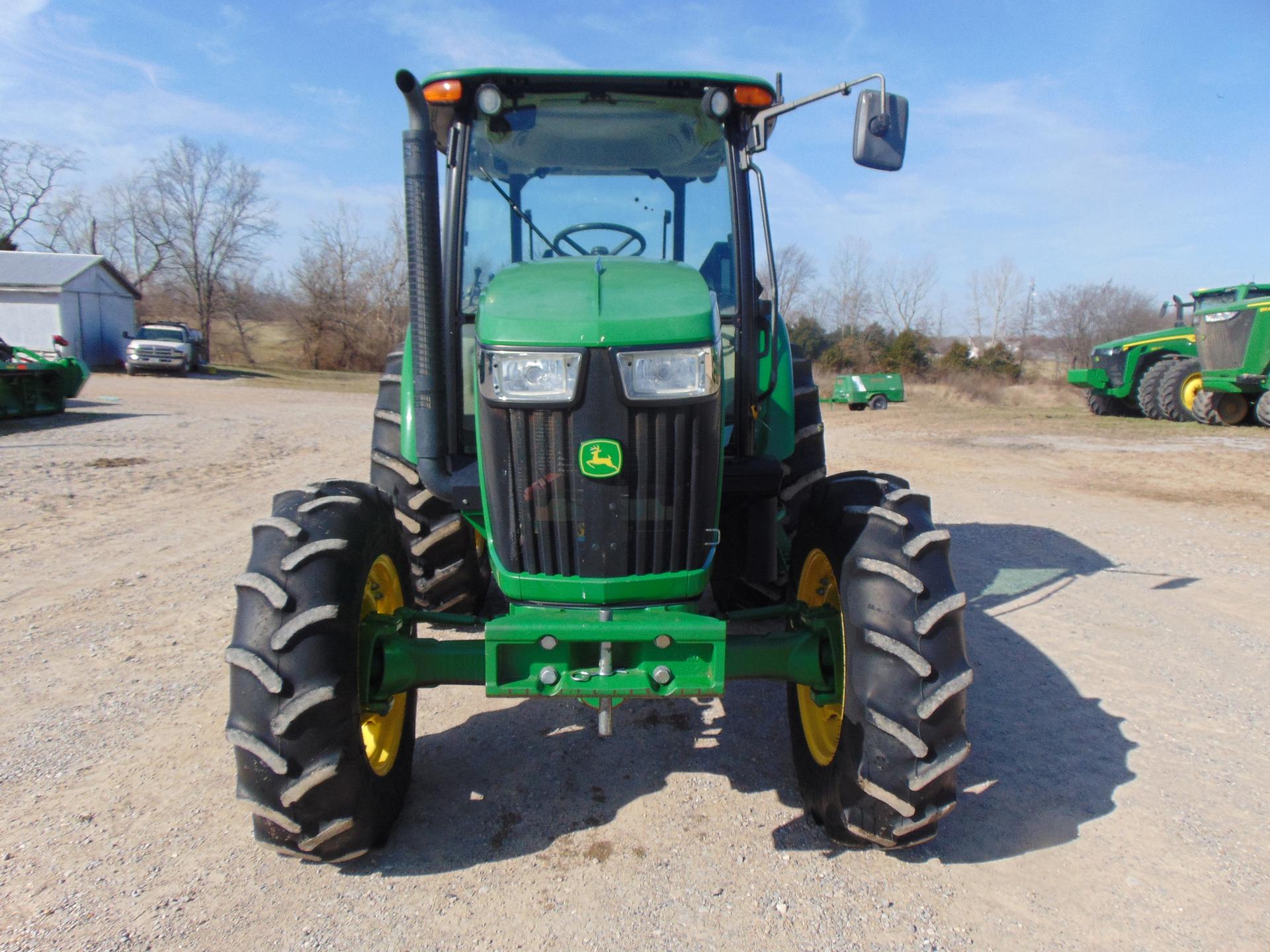 2014 John Deere 5100E Image