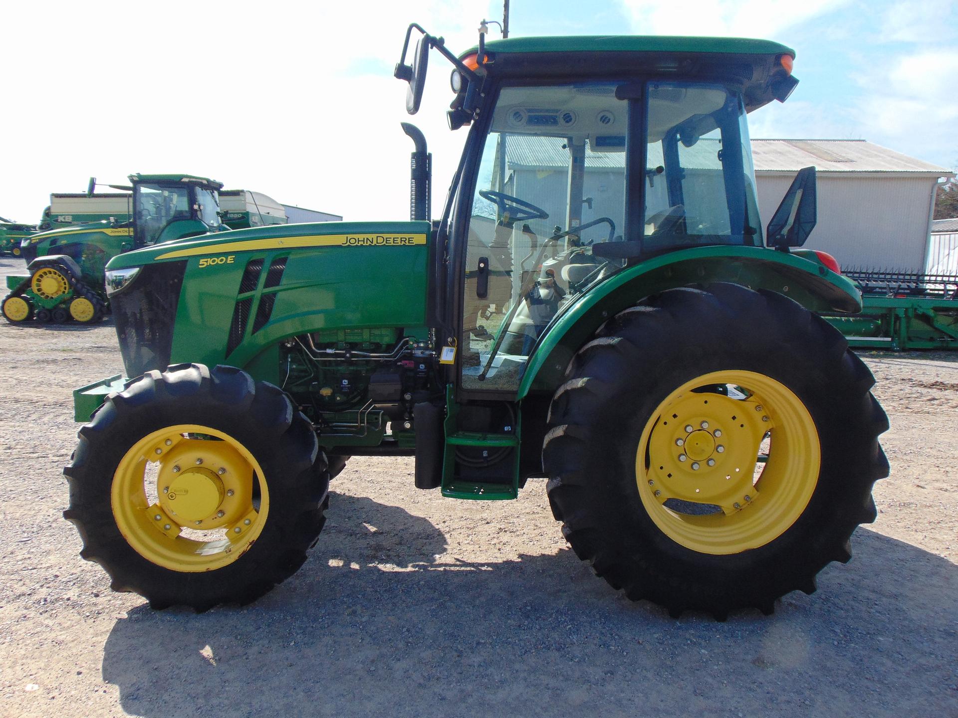 2014 John Deere 5100E Image