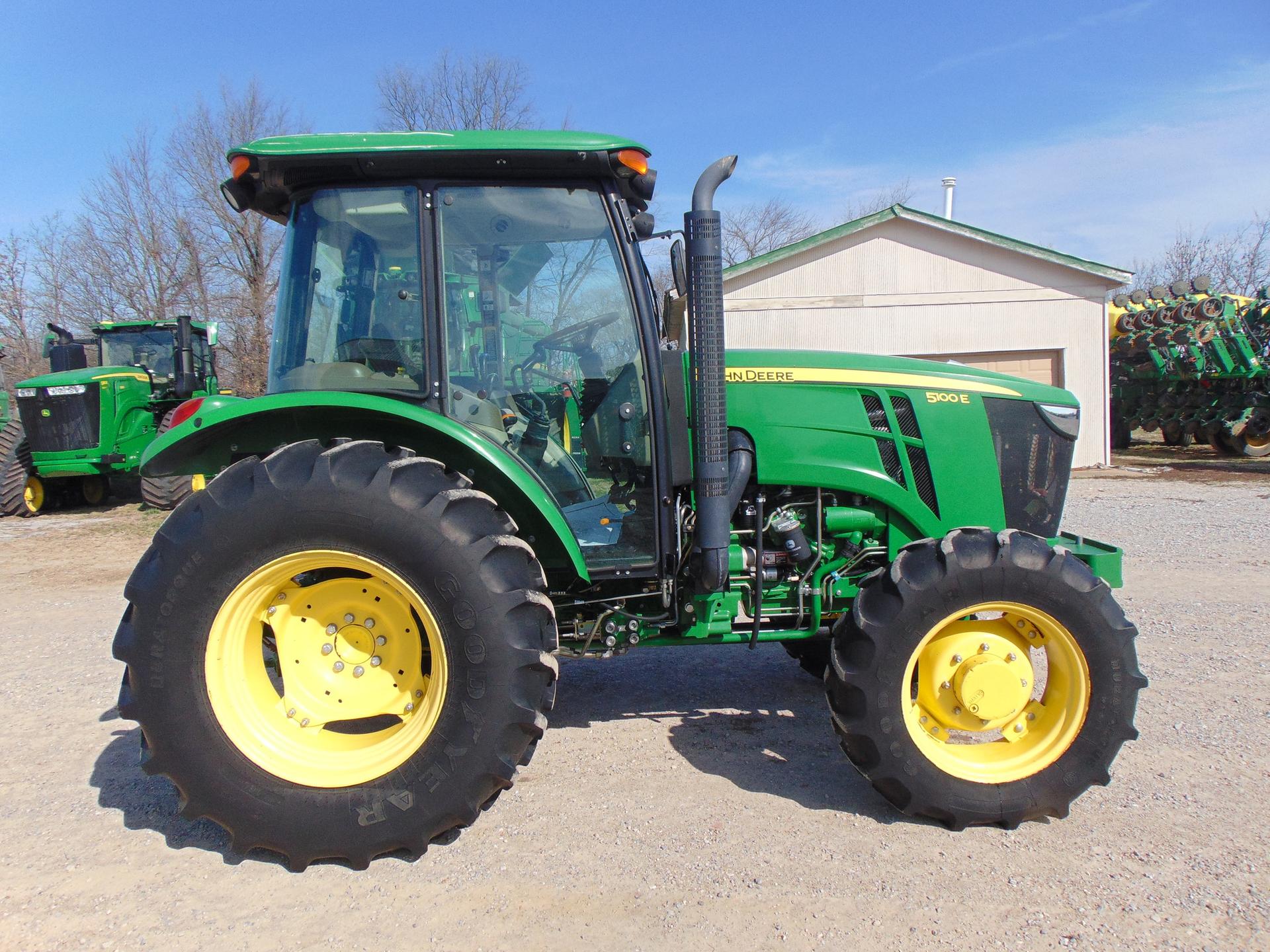 2014 John Deere 5100E Image