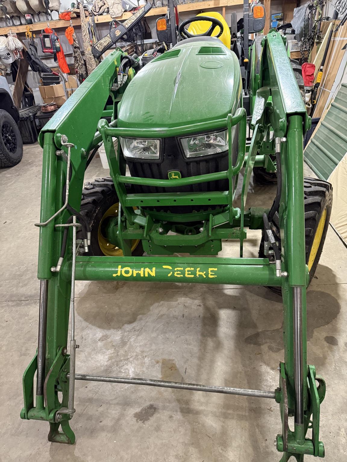 2016 John Deere 4052R Image