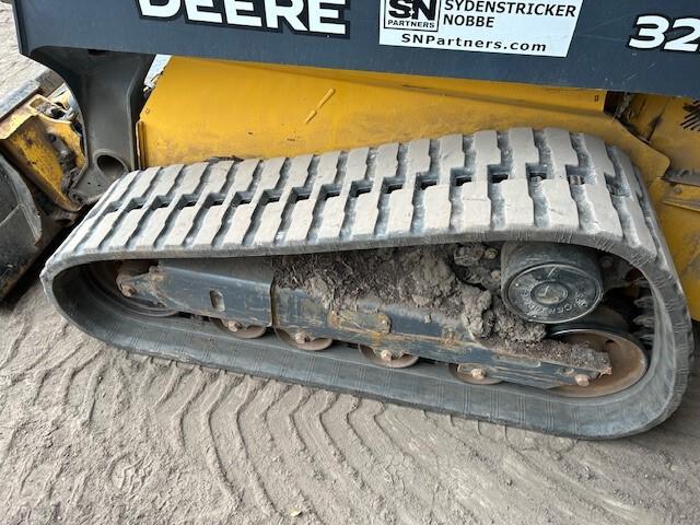 2022 John Deere 325G Image