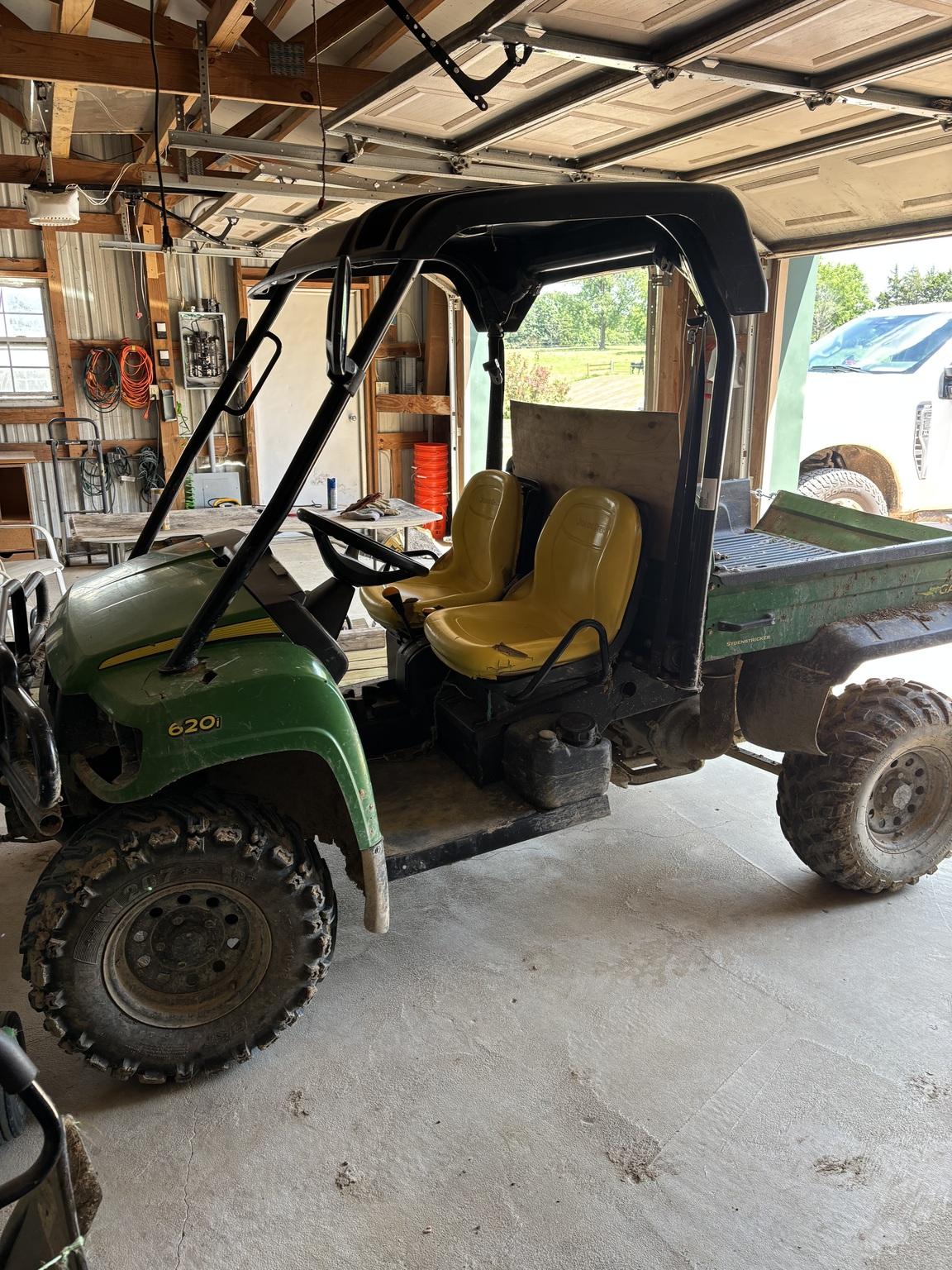 2010 John Deere XUV 620I GREEN Image