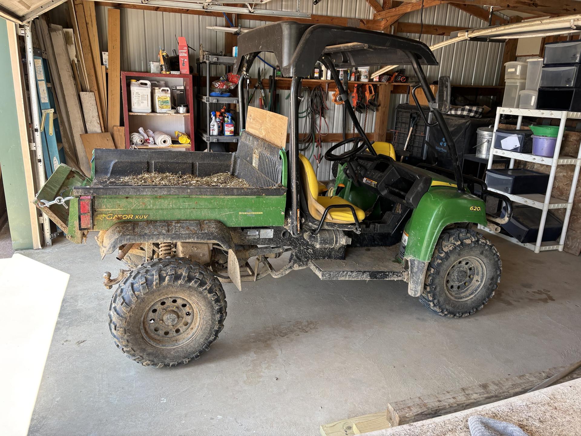 2010 John Deere XUV 620I GREEN Image