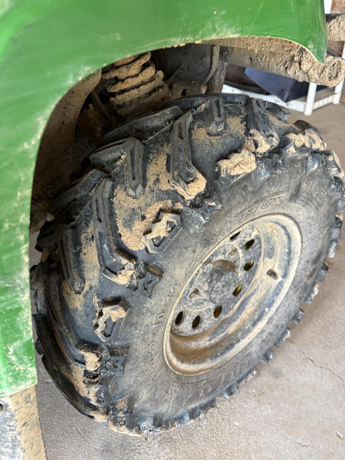2010 John Deere XUV 620I GREEN Image