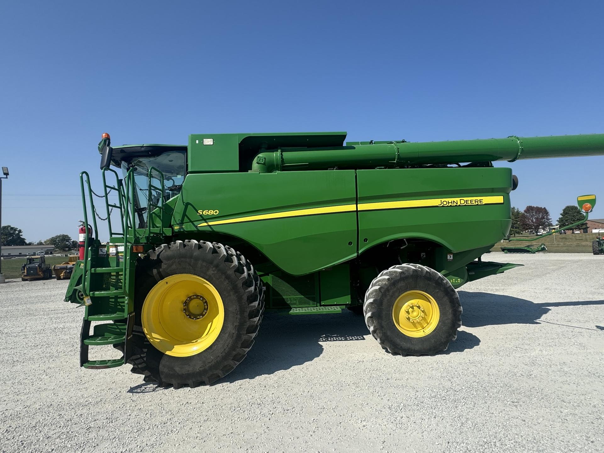 2017 John Deere S680 Image