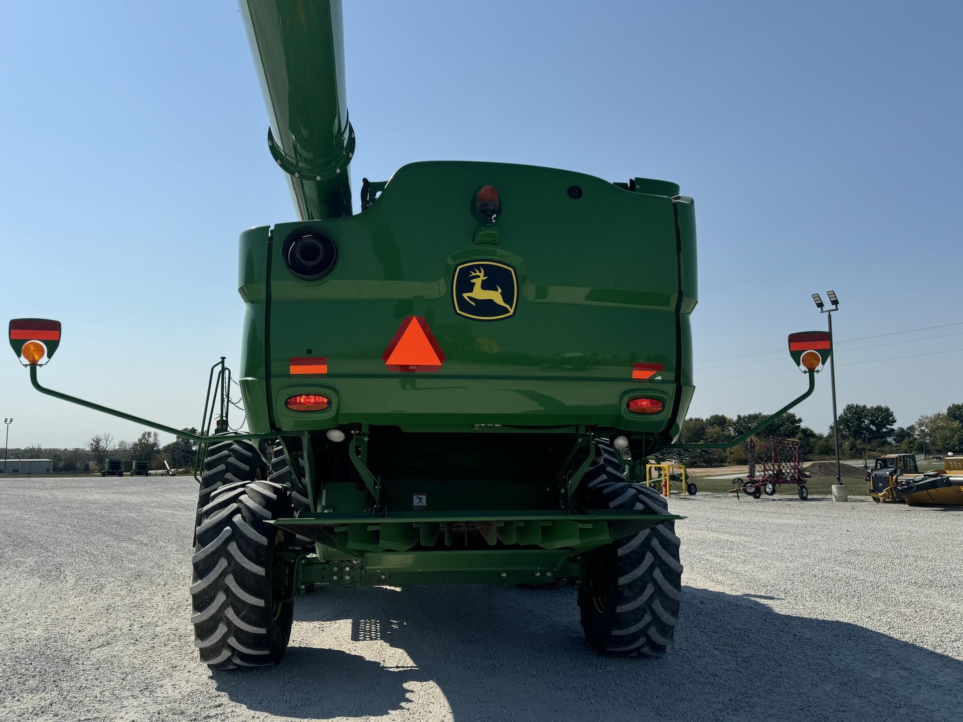 2017 John Deere S680 Image