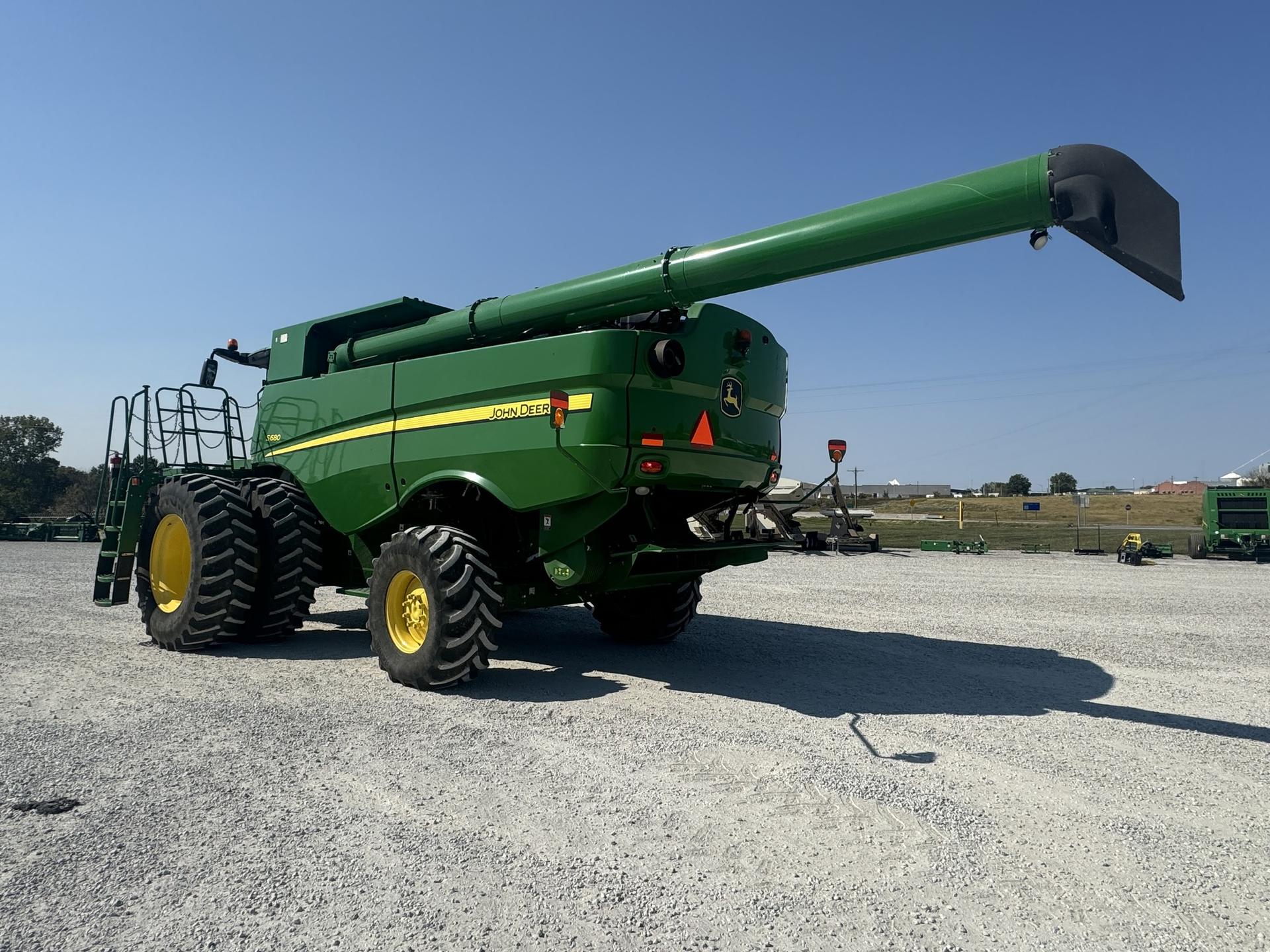 2017 John Deere S680 Image
