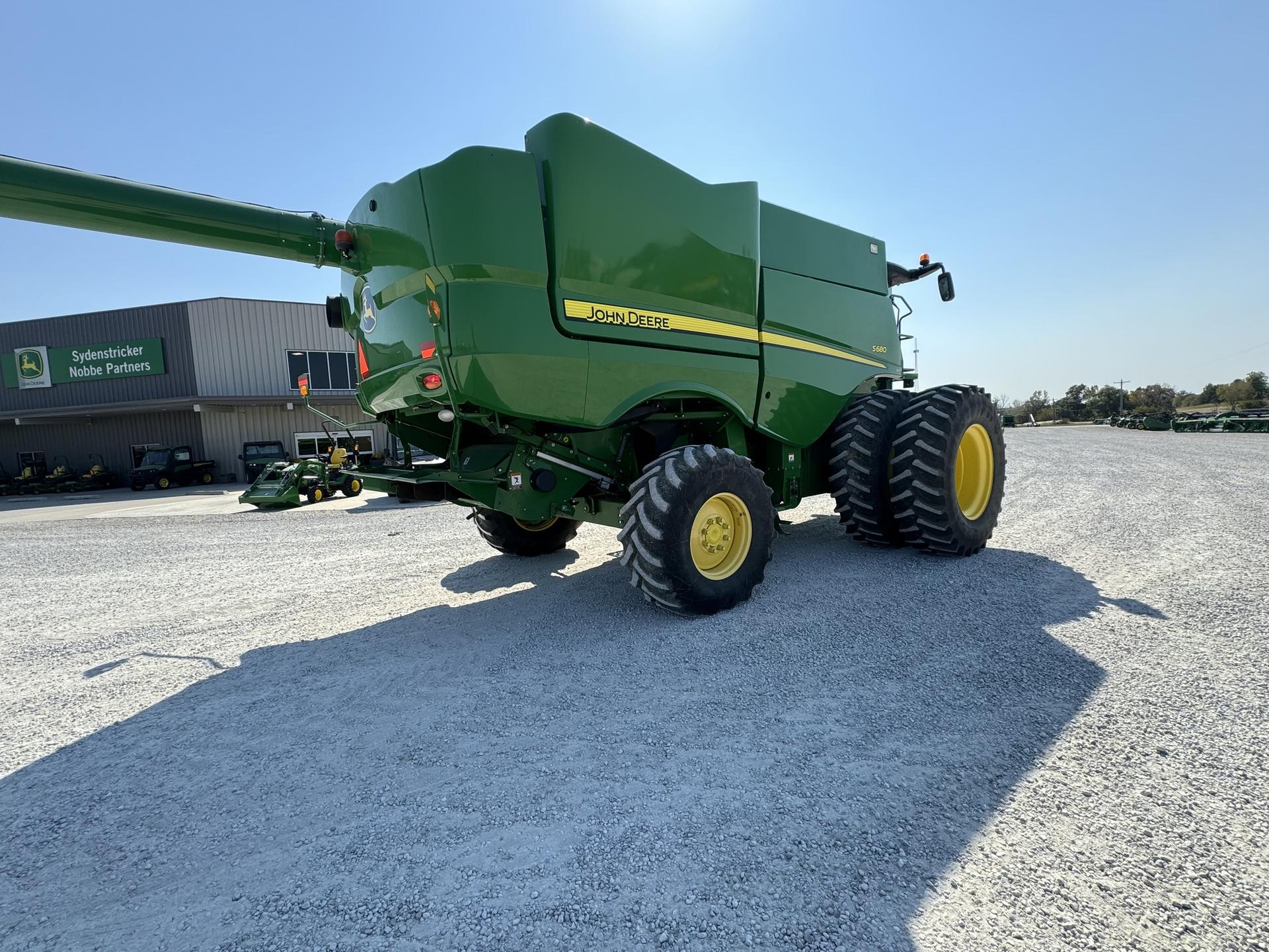 2017 John Deere S680 Image