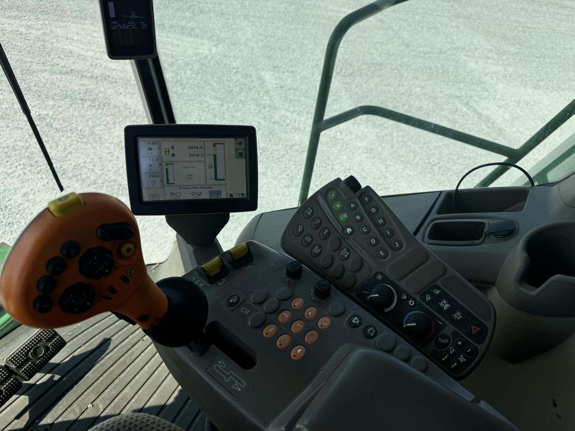 2017 John Deere S680 Image