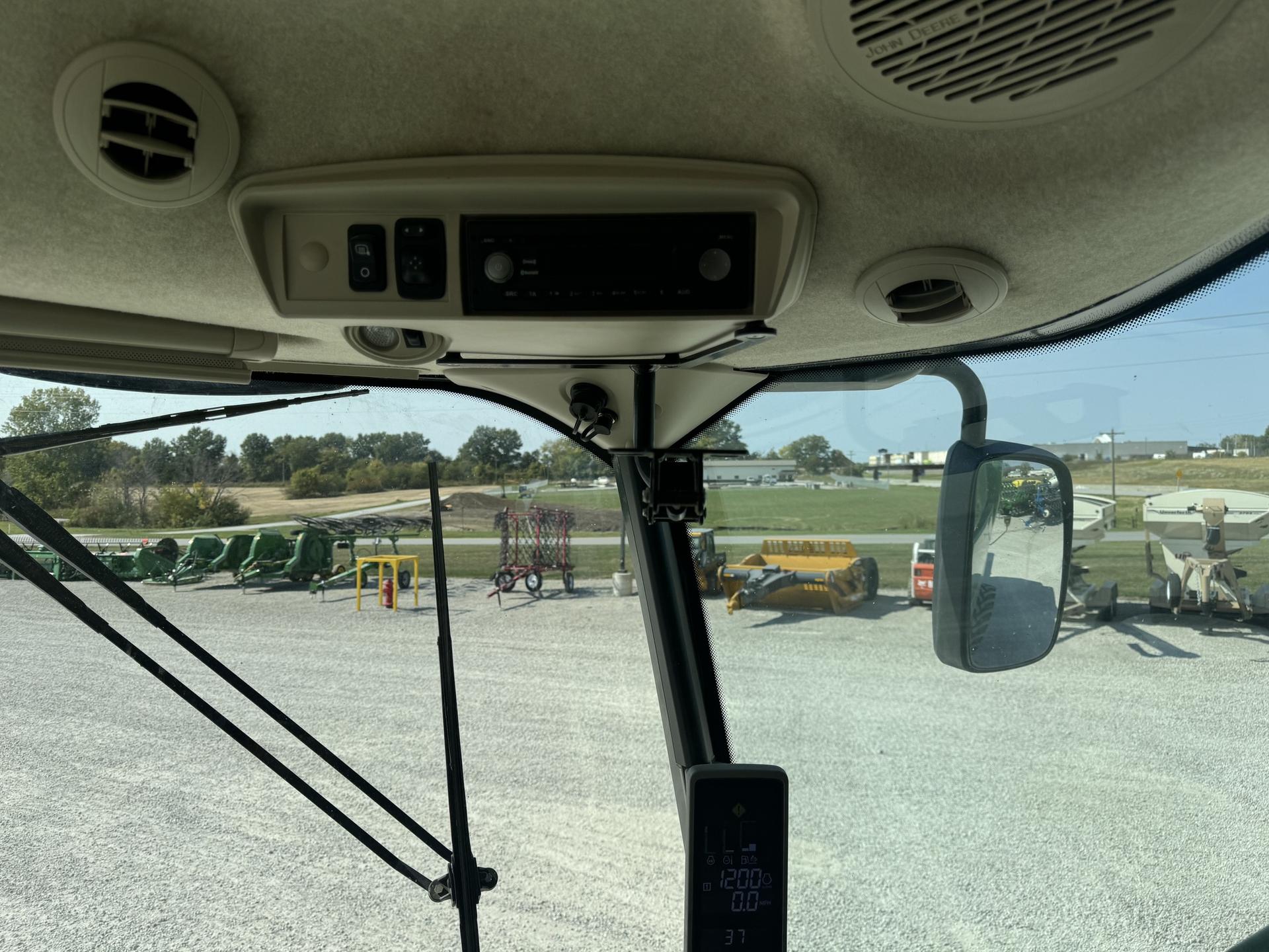 2017 John Deere S680 Image