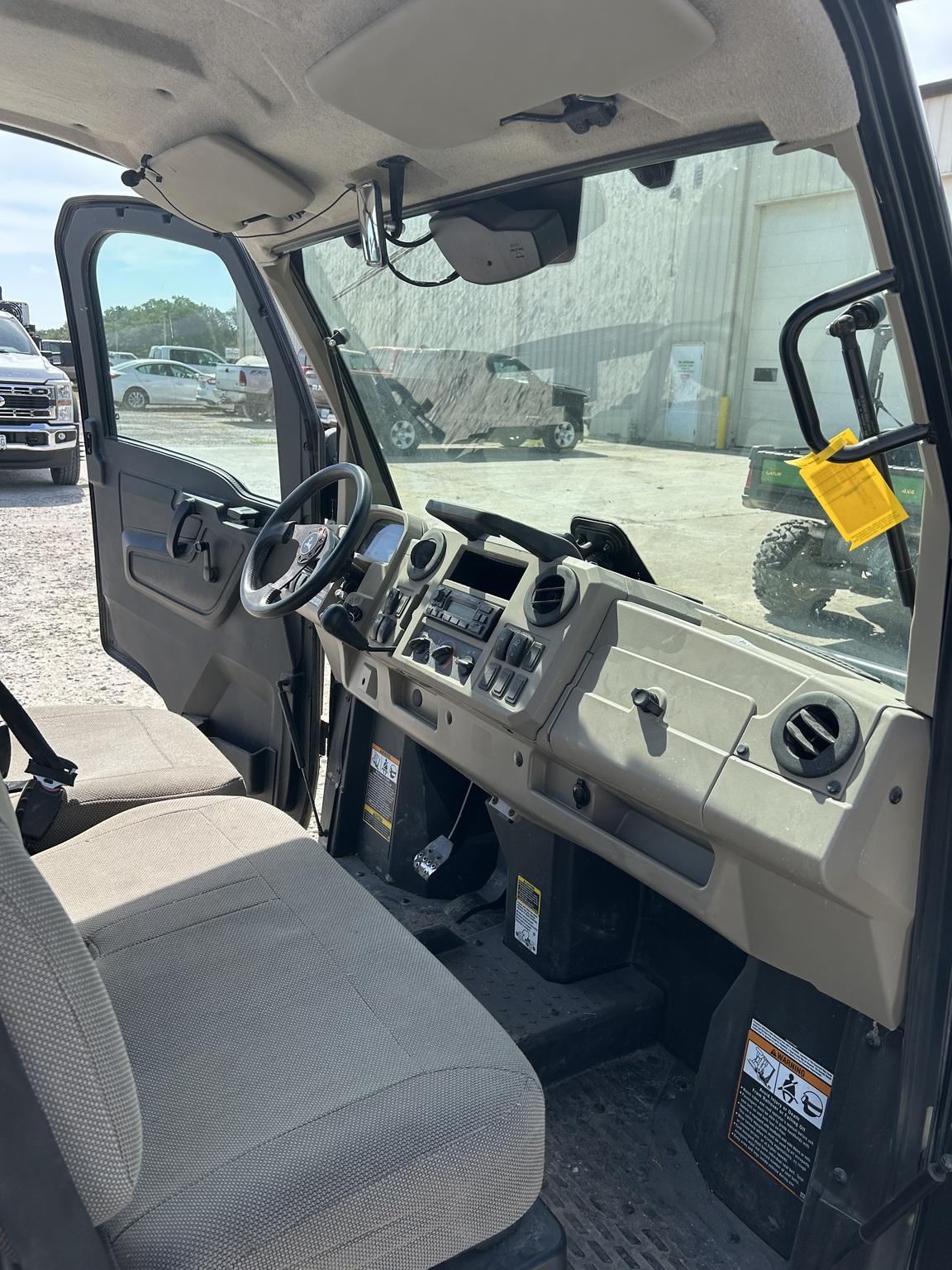 2023 John Deere XUV 835R Image