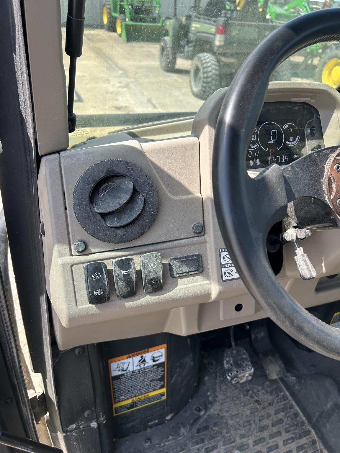 2023 John Deere XUV 835R Image