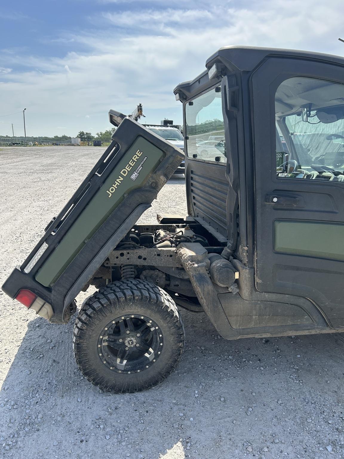2023 John Deere XUV 835R Image