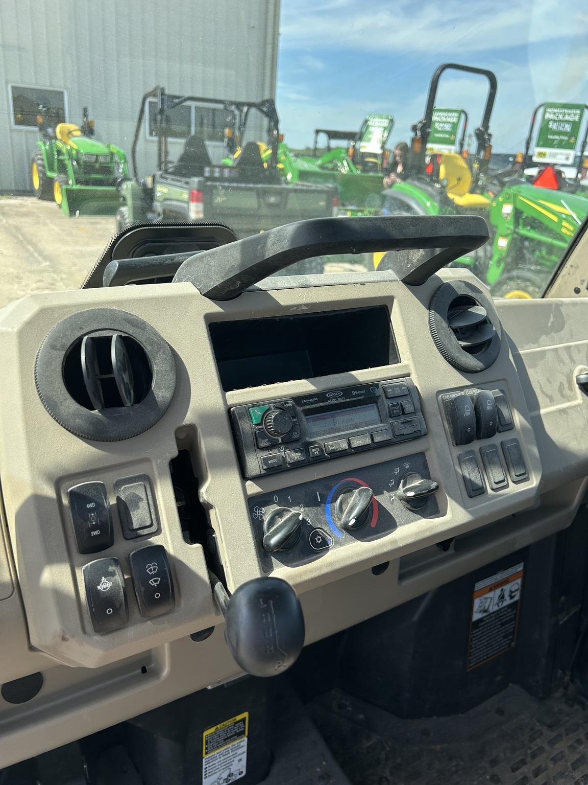 2023 John Deere XUV 835R Image