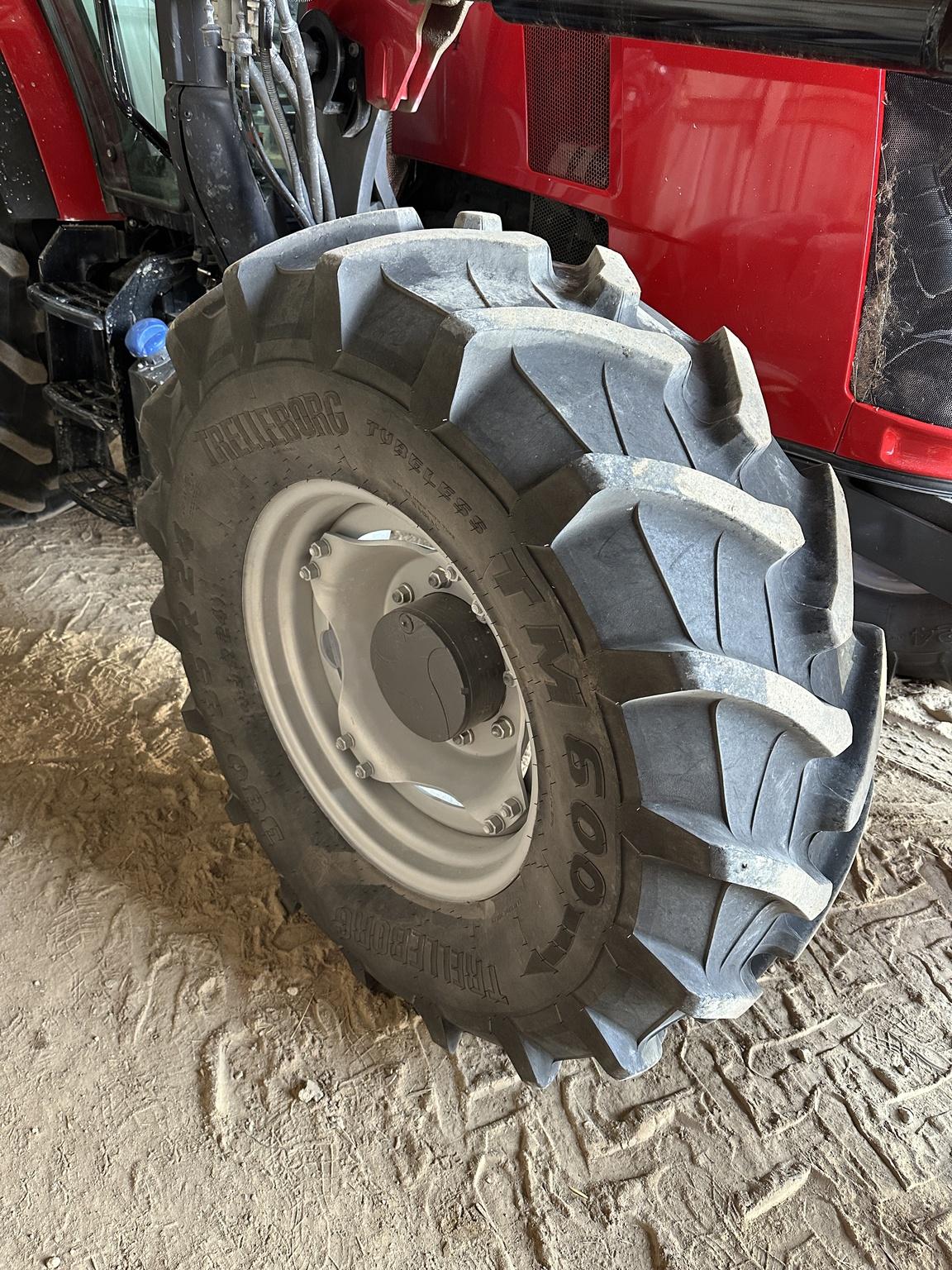 2023 Massey Ferguson 5711 Dyna4 Image