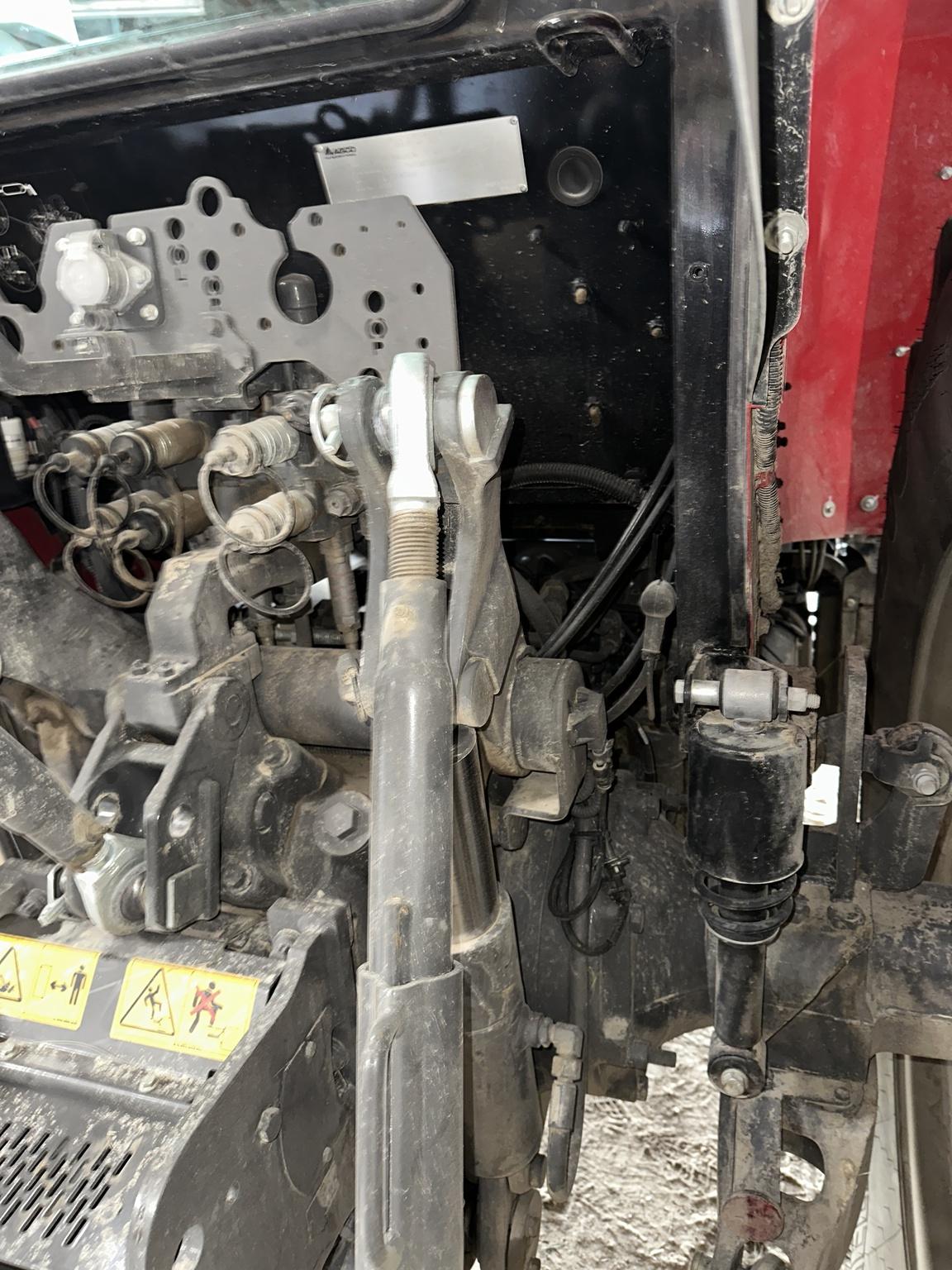2023 Massey Ferguson 5711 Dyna4 Image