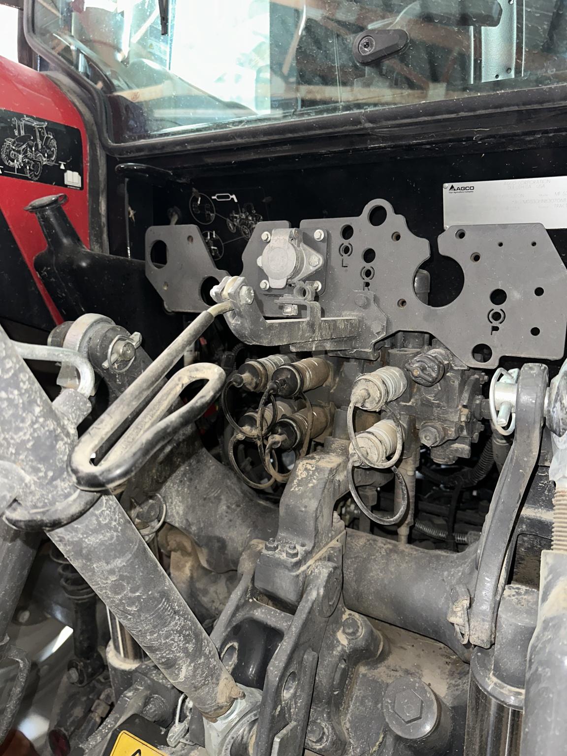 2023 Massey Ferguson 5711 Dyna4 Image