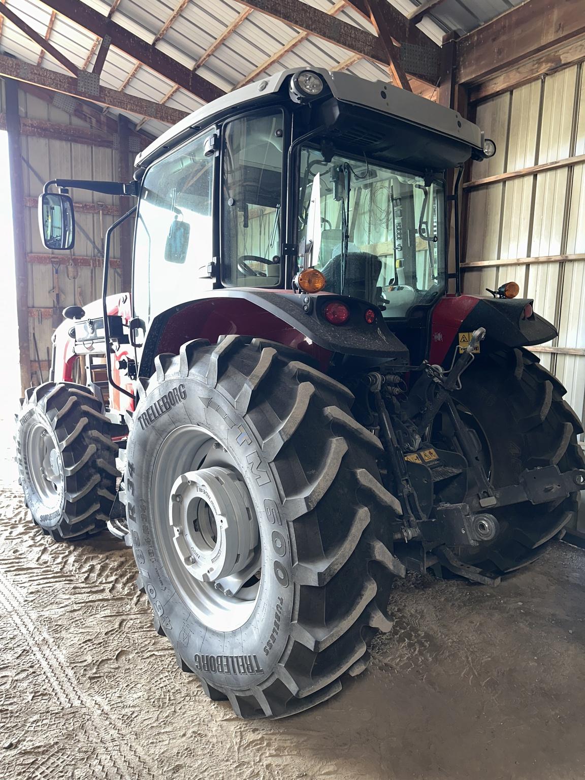 2023 Massey Ferguson 5711 Dyna4 Image