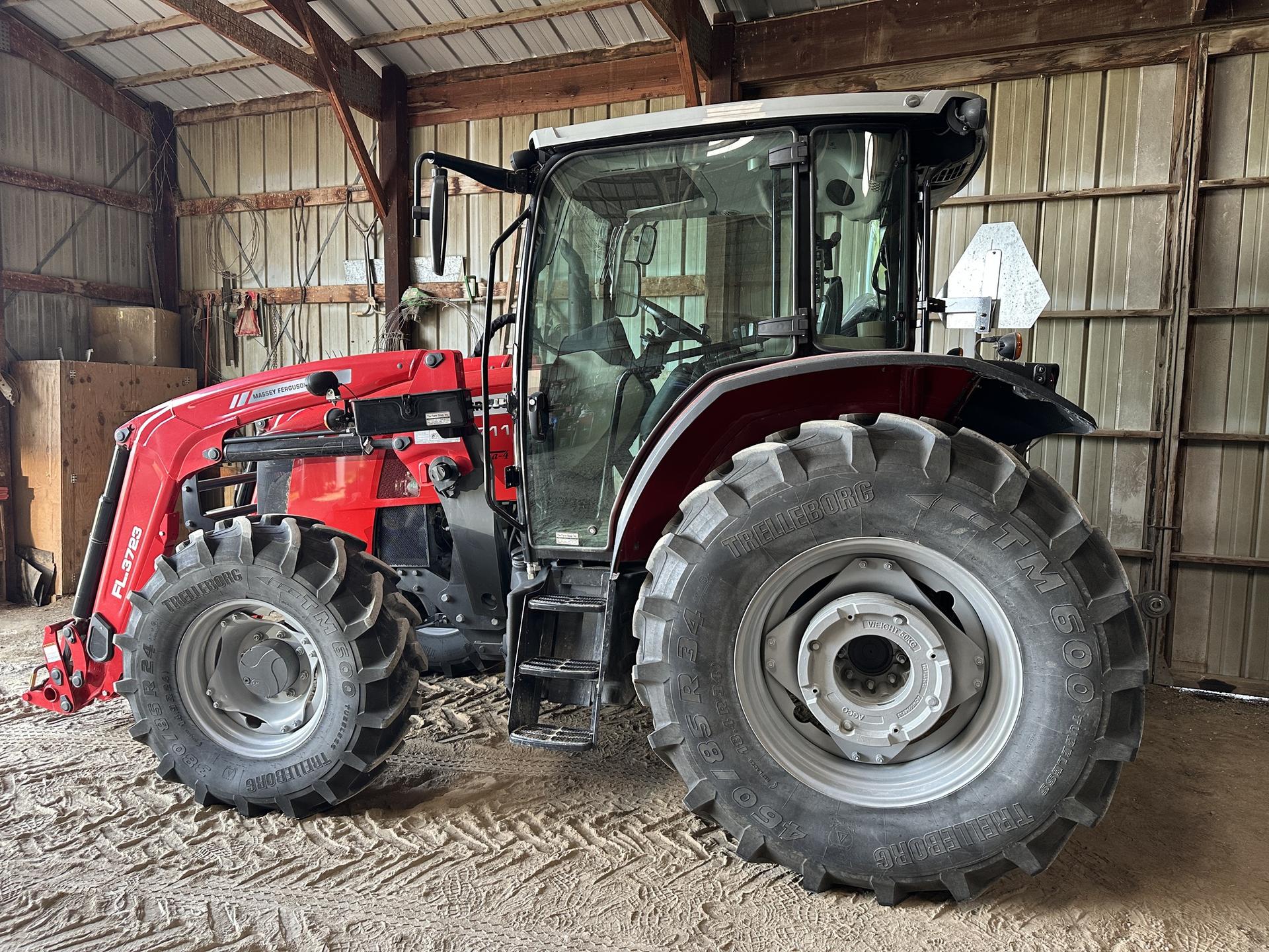 2023 Massey Ferguson 5711 Dyna4 Image