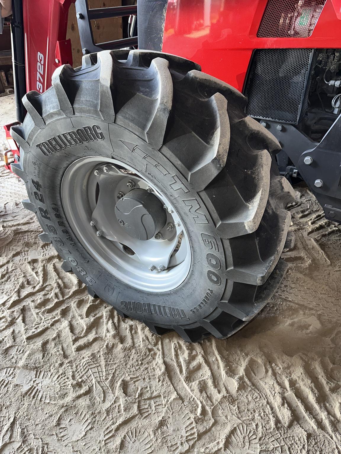 2023 Massey Ferguson 5711 Dyna4 Image
