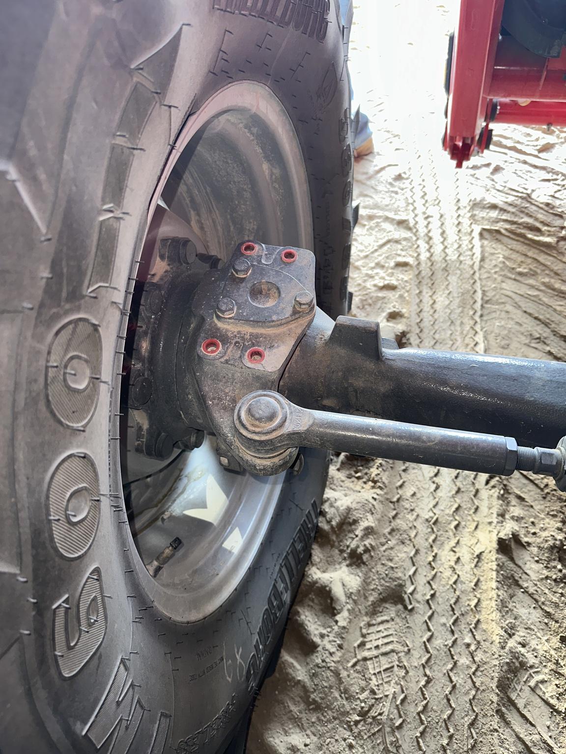 2023 Massey Ferguson 5711 Dyna4 Image