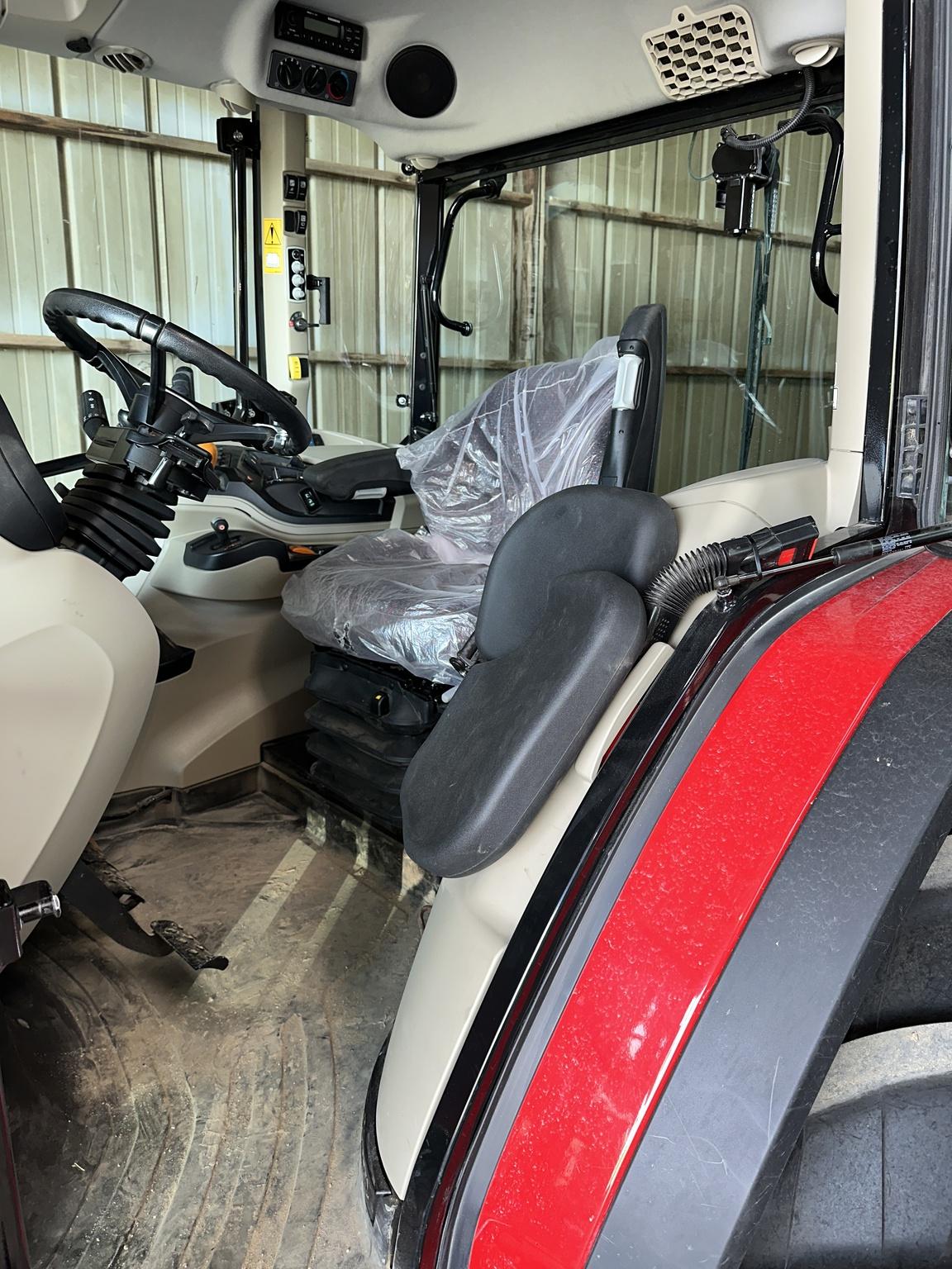 2023 Massey Ferguson 5711 Dyna4 Image