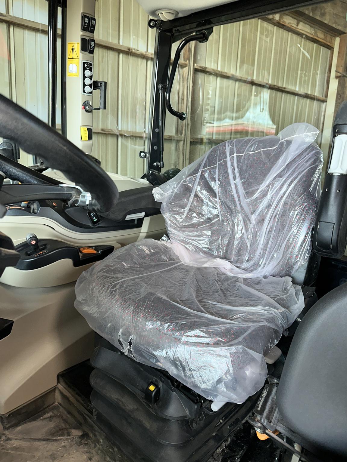 2023 Massey Ferguson 5711 Dyna4 Image