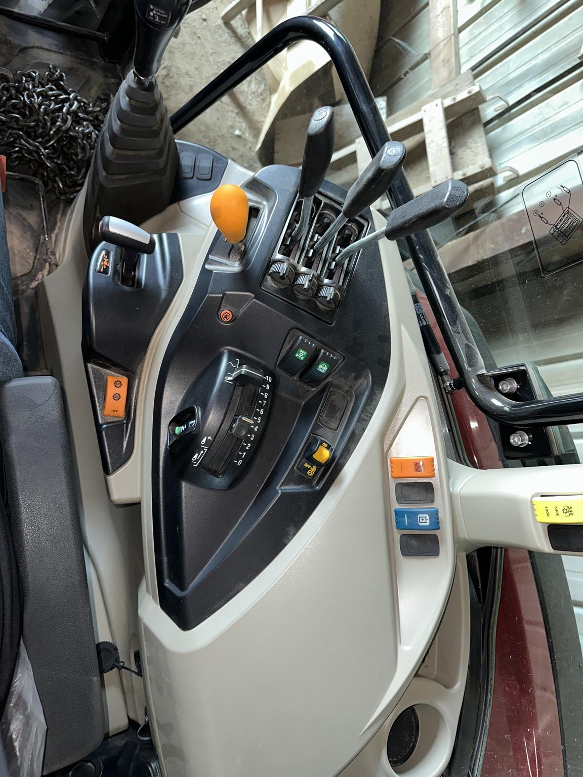 2023 Massey Ferguson 5711 Dyna4 Image